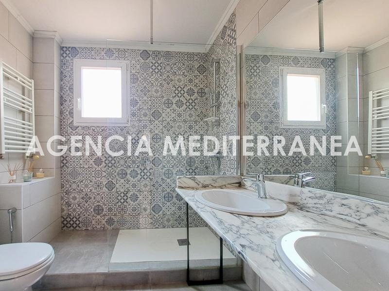 Foto b46b7076-6ed9-44bb-95cc-60b13666f3ea. Casa pareada amplio chalet pareado en montecañada! en Paterna