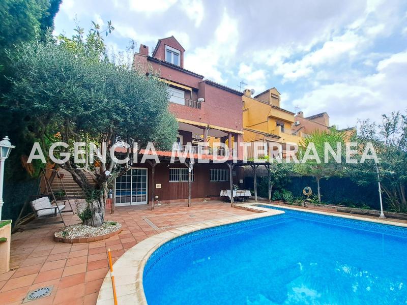 Foto c6c4b224-0322-45b0-9ae6-74aaf3b84a44. Casa pareada amplio chalet pareado en montecañada! en Paterna