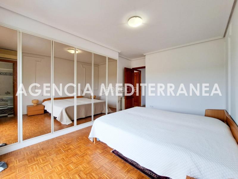 Foto cf56c9f5-901b-4e41-9802-1e1a072eb872. Casa pareada amplio chalet pareado en montecañada! en Paterna