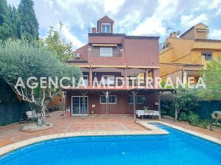 Casa aparellada a La Cañada. Amplio chalet pareado en montecañada!
