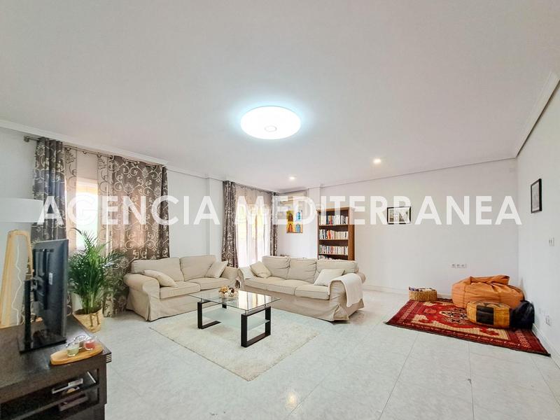 Foto eead1414-804c-4cf5-b1fe-ae6d84ad77d3. Casa pareada amplio chalet pareado en montecañada! en Paterna