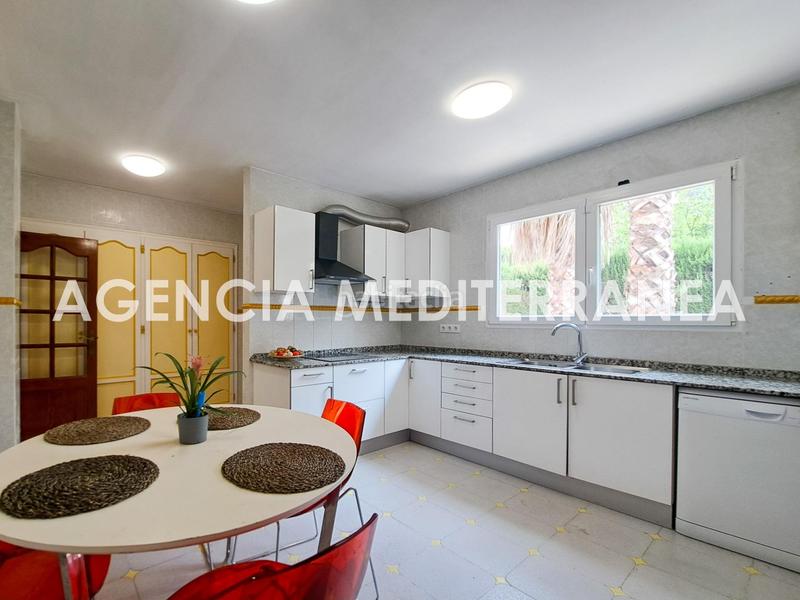 Foto f55bece9-b79f-4a40-ba28-fe717f6fad1f. Casa pareada amplio chalet pareado en montecañada! en Paterna