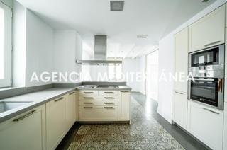 Chalet à Rocafort. Chalet independiente con encanto histórico y diseño moderno en e