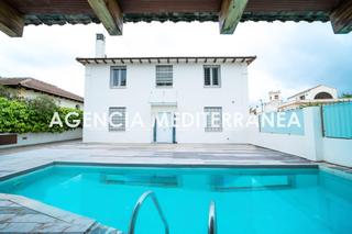 Chalet in Rocafort. Chalet independiente con encanto histórico y diseño moderno en e