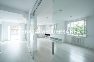 Xalet a Rocafort. Chalet independiente con encanto histórico y diseño moderno en e