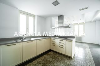 Chalet in Rocafort. Chalet independiente con encanto histórico y diseño moderno en e