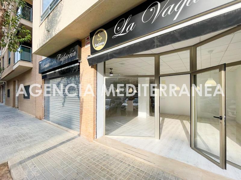 Foto 121b76c0-20be-46a9-81ab-c300e7e204bd. Alquiler local comercial es tu momento de emprender! en Catarroja