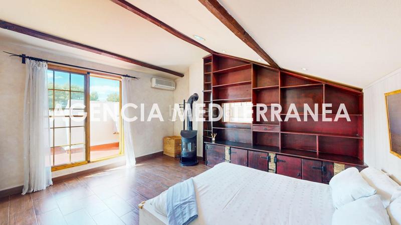 Foto 023db4ae-e01e-48cd-9122-fc115edda501. Casa aparellada amb calefacció aparcament piscina a Paterna