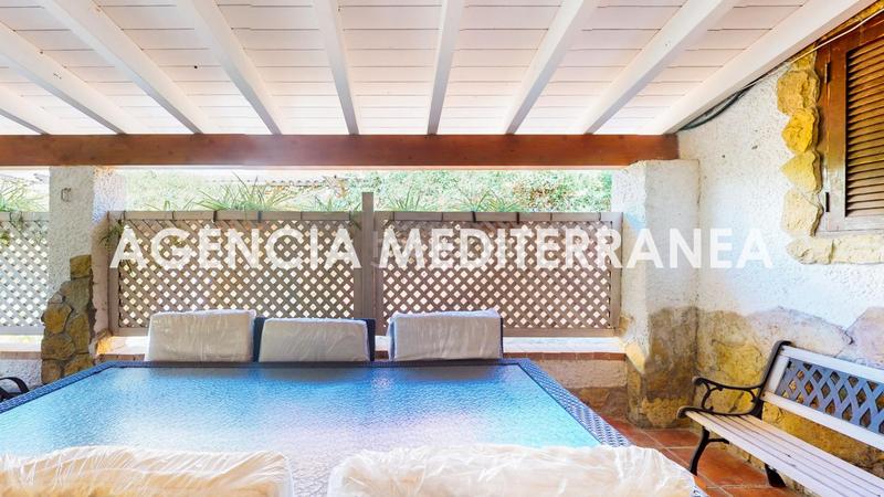 Foto 056a1ea2-ae70-42bb-966d-414444b0e81a. Casa aparellada amb calefacció aparcament piscina a Paterna