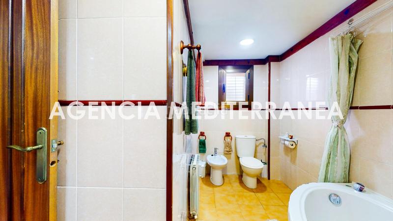 Foto 125135fa-cee1-45f0-ac4a-a6323a015755. Casa aparellada amb calefacció aparcament piscina a Paterna