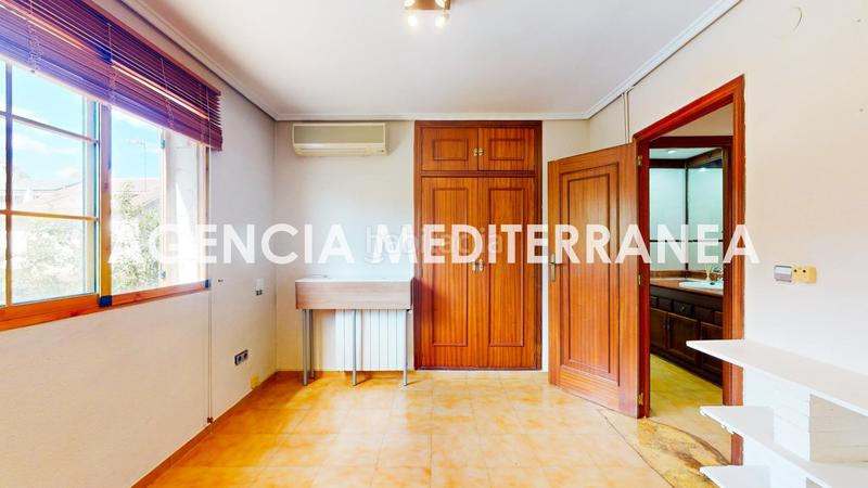 Foto 16823ba6-9508-4862-9014-b6edb6853aab. Casa aparellada amb calefacció aparcament piscina a Paterna