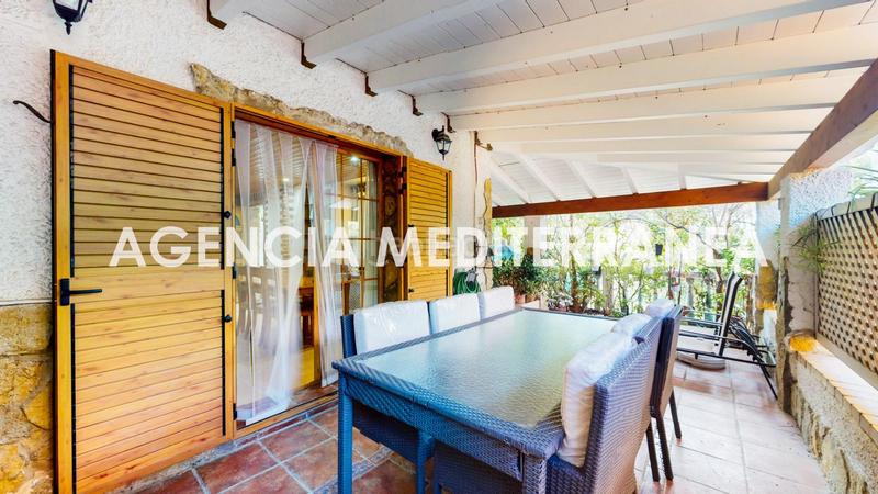 Foto 4602c332-63de-4e3f-87d6-3d4bfb8e35f4. Casa aparellada amb calefacció aparcament piscina a Paterna