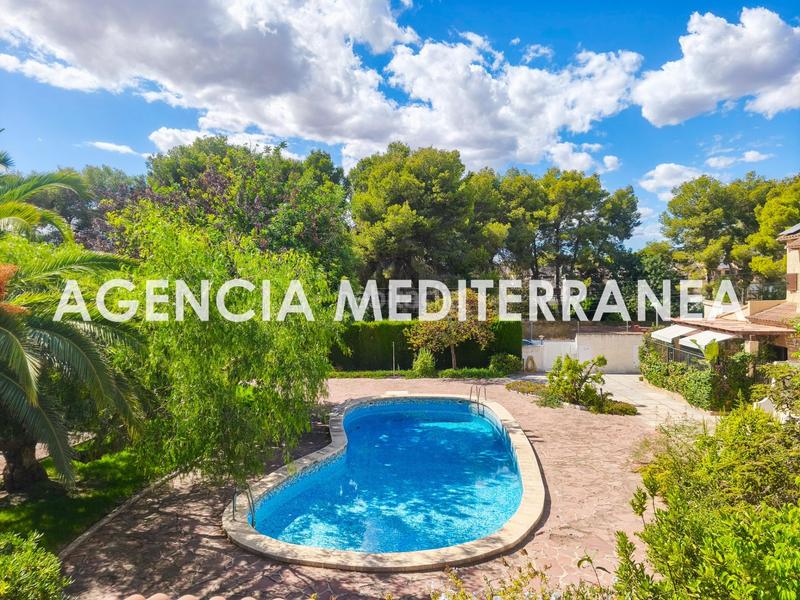 Foto 52d8d49a-9841-4714-8faf-21e977b81403. Casa aparellada amb calefacció aparcament piscina a Paterna