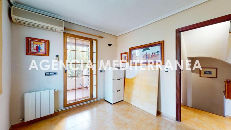 Foto 5bf50a8e-18bf-43b4-9027-3f77e7a2592b. Casa aparellada amb calefacció aparcament piscina a Paterna