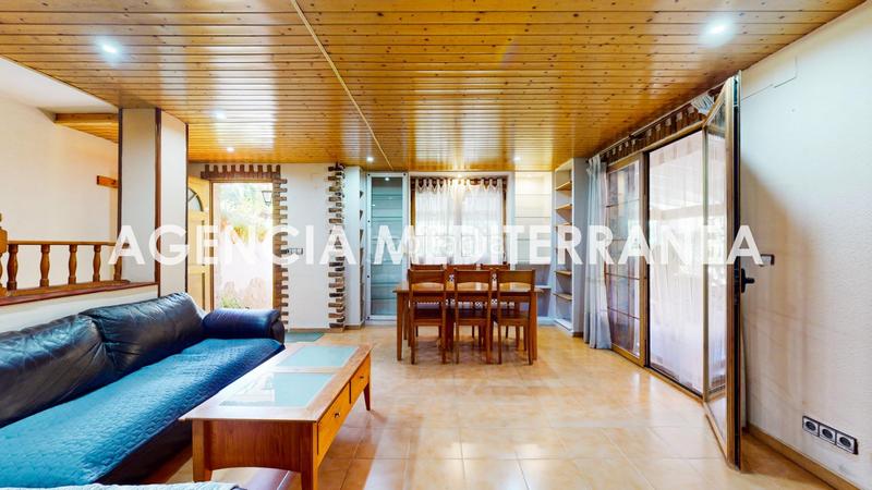 Foto 6753c337-e48a-449c-b6da-4ca756dc7267. Casa aparellada amb calefacció aparcament piscina a Paterna