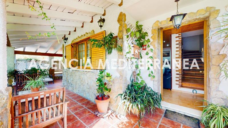 Foto 7d9ccd1f-cd5d-4e25-80bd-0318a8919892. Casa aparellada amb calefacció aparcament piscina a Paterna