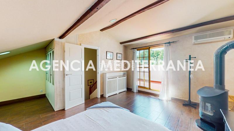 Foto 8561c140-d322-4adc-9223-80ad4cd0f9e9. Casa aparellada amb calefacció aparcament piscina a Paterna