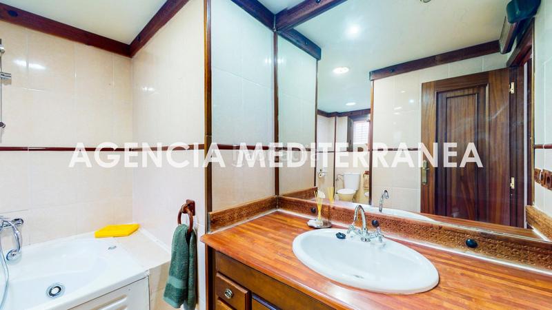 Foto 88342bea-5ba9-4361-96d7-c44ed2e4e617. Casa aparellada amb calefacció aparcament piscina a Paterna