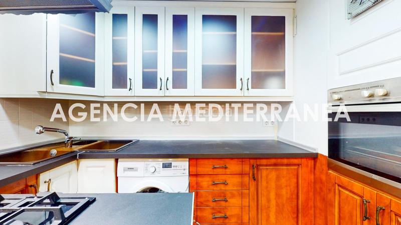 Foto 8910b8d0-1cdd-44d3-b523-dcd4adcb8efa. Casa aparellada amb calefacció aparcament piscina a Paterna