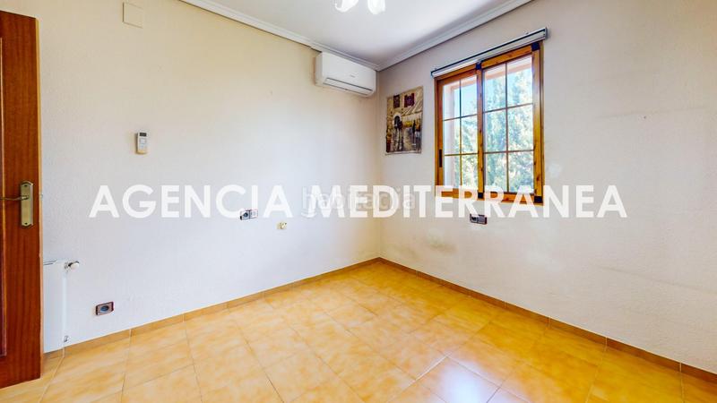 Foto 90ef4b5c-4984-4fc5-b267-737e3c3200eb. Casa aparellada amb calefacció aparcament piscina a Paterna