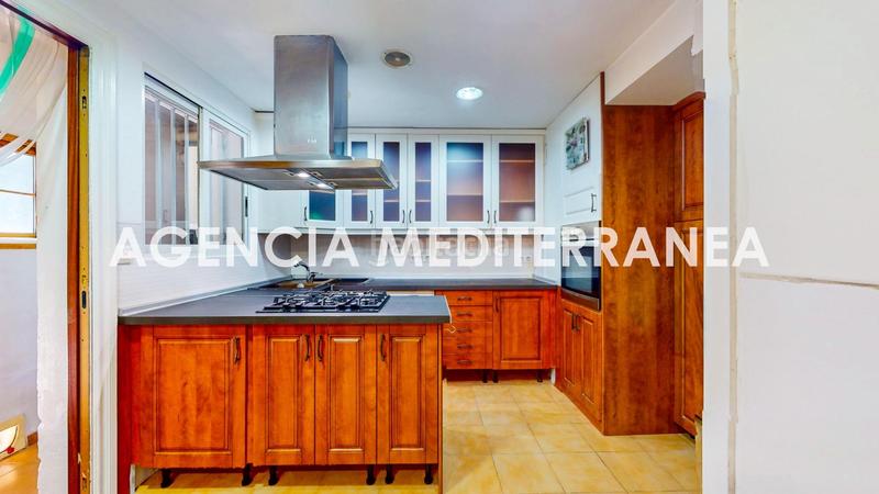 Foto 94715a1c-4aa8-4e0a-b25f-625e049d0af4. Casa aparellada amb calefacció aparcament piscina a Paterna