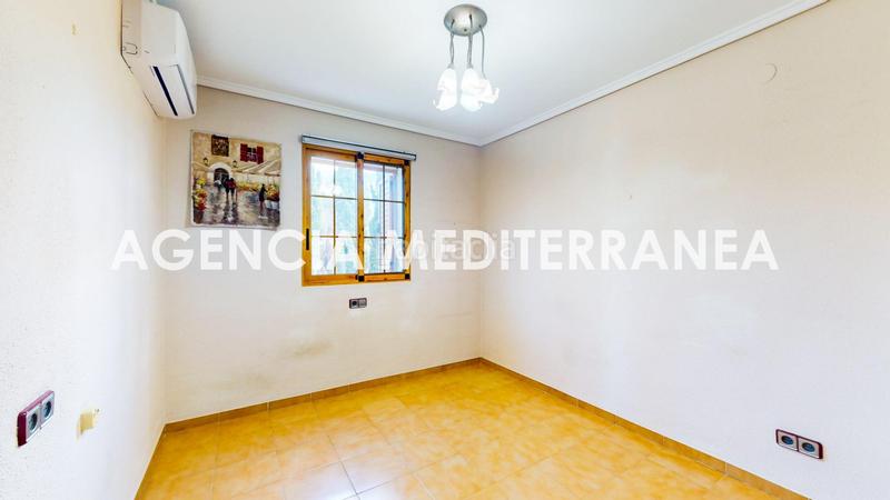 Foto 96b8b42b-ac40-4e0c-80de-93fdbf0d7f89. Casa aparellada amb calefacció aparcament piscina a Paterna