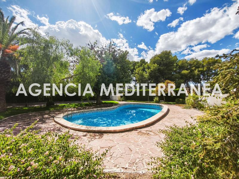 Foto 9859f834-d073-415d-bd05-715686f2433f. Casa aparellada amb calefacció aparcament piscina a Paterna