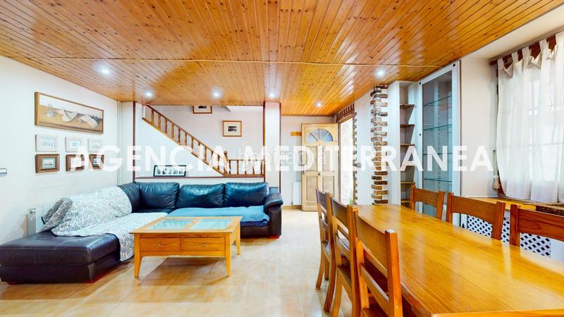 Foto a3cff898-9234-4f70-9ae1-2915f3b4afa6. Casa aparellada amb calefacció aparcament piscina a Paterna