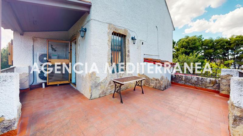 Foto bbee209f-16e1-494e-83a8-f03b672fdf4b. Casa aparellada amb calefacció aparcament piscina a Paterna