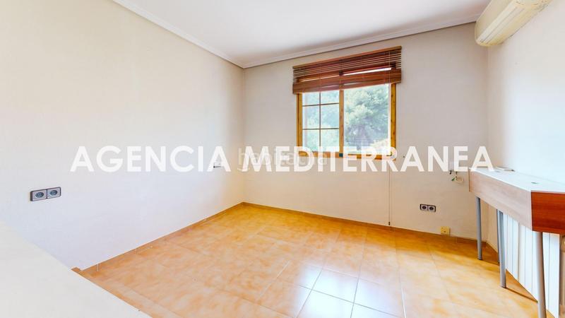 Foto c3f2f80e-9999-4dc9-8838-2502849dc3c4. Casa aparellada amb calefacció aparcament piscina a Paterna