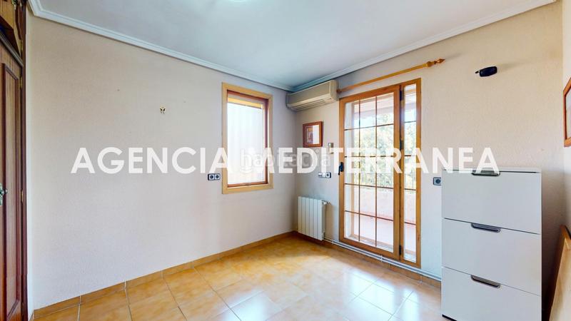 Foto d8481b7e-9843-45f8-ab7e-f3779fc6c7ea. Casa aparellada amb calefacció aparcament piscina a Paterna