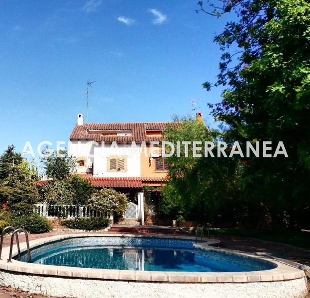 Foto d97432f7-b4dc-416b-bd2b-fee35329432a. Casa aparellada amb calefacció aparcament piscina a Paterna