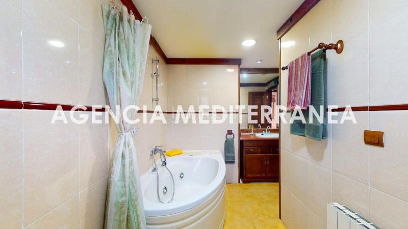 Foto ecc3f818-28d8-4515-80c1-424eb229f7b6. Casa aparellada amb calefacció aparcament piscina a Paterna