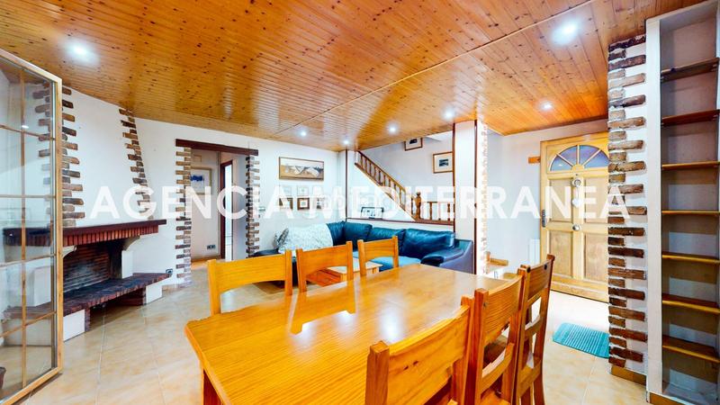 Foto f69516d2-f070-48a6-9310-1d14a16994c5. Casa aparellada amb calefacció aparcament piscina a Paterna