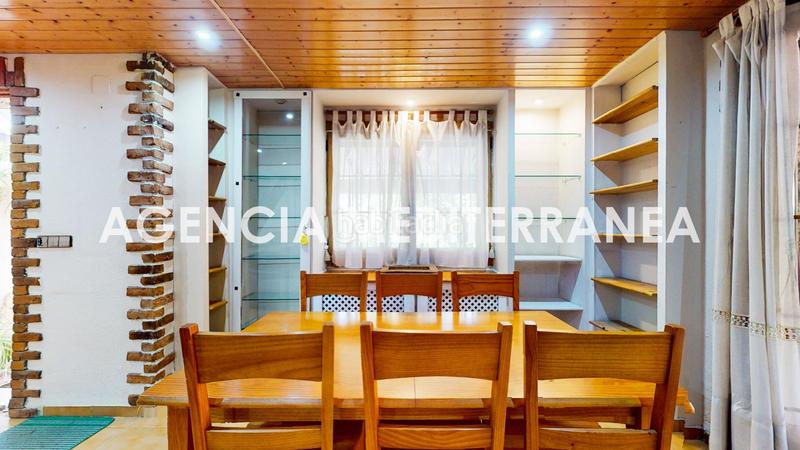 Foto ff18d5b4-0e43-4d7e-851f-400a24474491. Casa aparellada amb calefacció aparcament piscina a Paterna