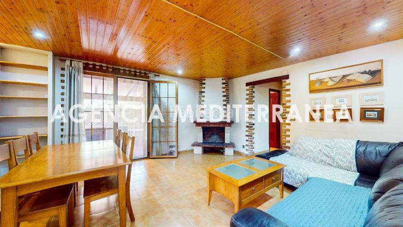 Foto ff331567-1c01-48c7-bfe3-986b7ada9574. Casa aparellada amb calefacció aparcament piscina a Paterna