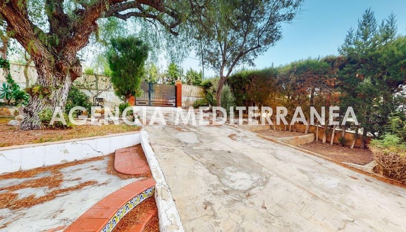Foto 0facf491-dd79-4934-b795-8c0d7de8d430. Xalet amb piscina a Olocau