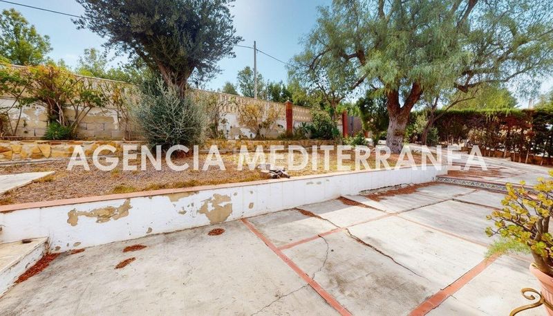 Foto bc25c424-2361-4e93-8d41-6b0c2a34d9a4. Xalet amb piscina a Olocau