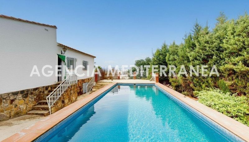 Foto ce961cf5-3923-423f-ab23-e46abfe648c7. Xalet amb piscina a Olocau