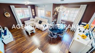 Casa aparellada a Pla dels Aljubs. Pareado esquinero con piscina en la pobla de vallbona