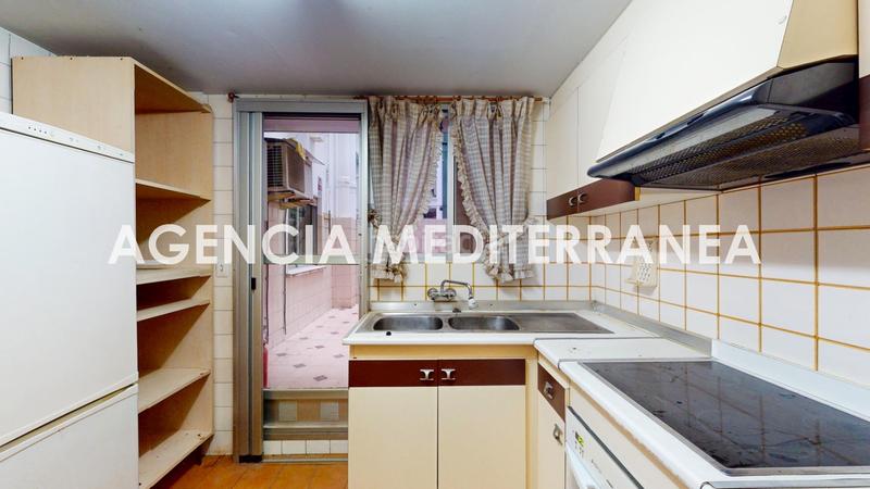 Foto b8b1c6f2-cf4c-43e9-91d1-a42f7d839e36. Flat with heating in Camí Reial Valencia
