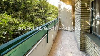 Appartement à Aiora. Excelente piso para reformar en avenida del puerto