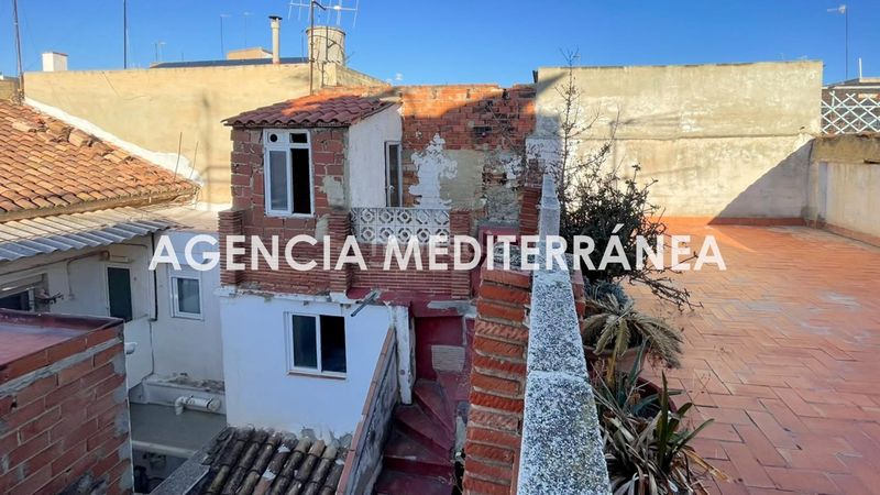 Foto 4e5a9a94-f426-4ec3-b81d-0ecaca33fcf7. Casa amb aparcament a playa puerto de Sagunto Sagunt