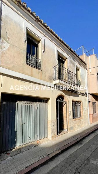 Foto a9779bf8-bde5-40c3-8cf5-5b9f5773a399. Casa amb aparcament a playa puerto de Sagunto Sagunt