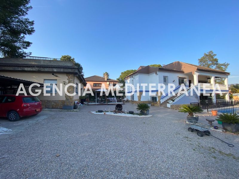 Foto bed15685-1d13-490d-9e45-fec2f513a785. Xalet amb aparcament piscina a Olocau