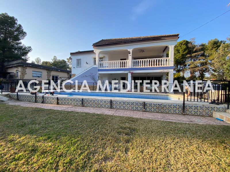 Foto db850b04-36ee-4535-828f-3681bd011917. Xalet amb aparcament piscina a Olocau
