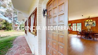 Chalet à Serra. Chalet independiente con diseño único y máxima eficiencia en urb