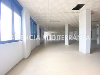 Local Comercial a Gata de Gorgos. Local de 598 m2 útiles con 41 m de fachada y potencial residenci