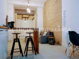 Ground floor in Russafa. Loft con licencia vacacional en el corazón de ruzafa