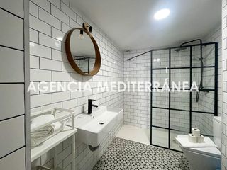 Ground floor in Russafa. Loft con licencia vacacional en el corazón de ruzafa